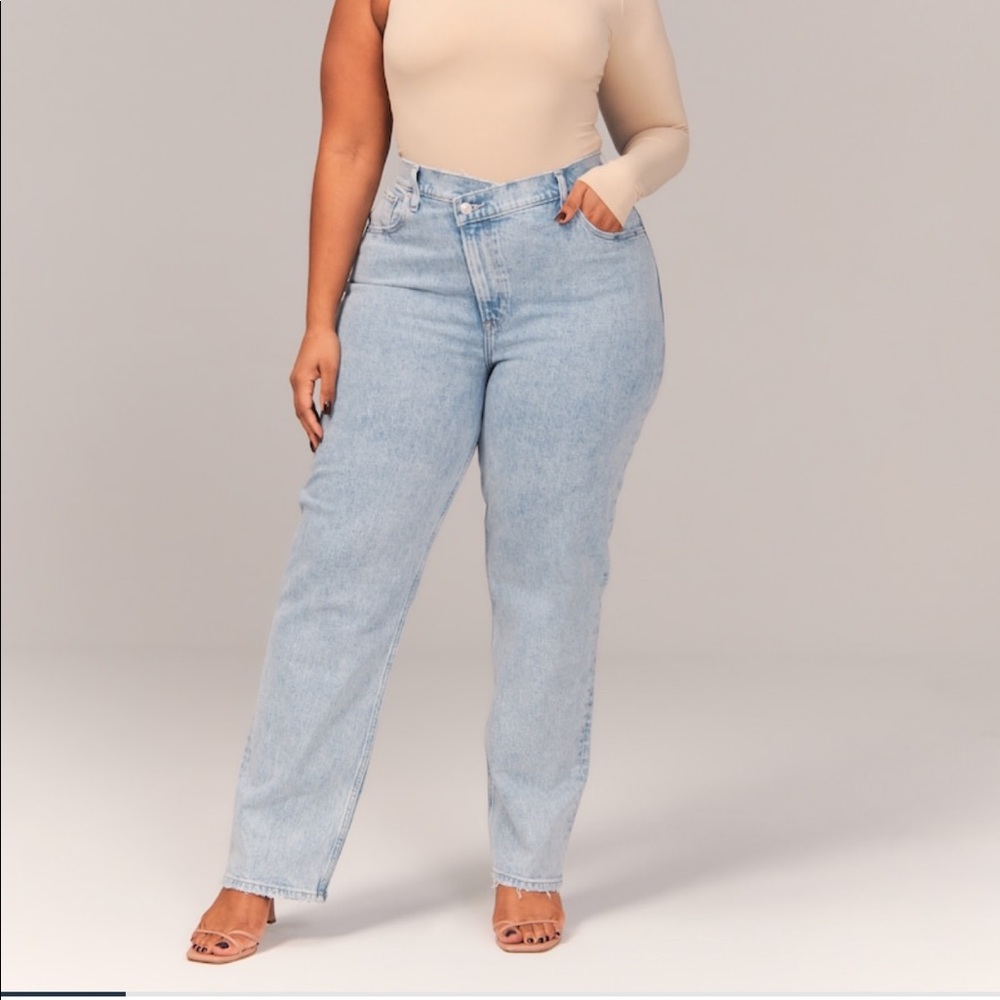 Abercrombie Curve Dad Jeans in size 28 (6) Long